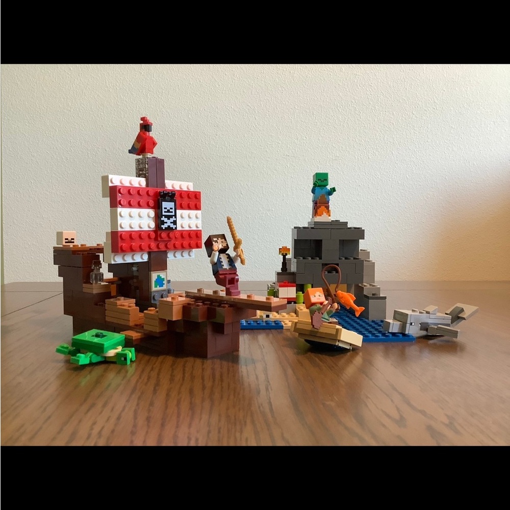 LEGO 21152 Minecraft The Pirate Ship Adventure